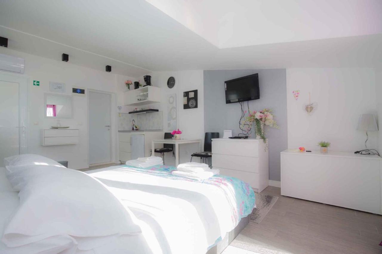 Apartments In Rogoznica 36019 Eksteriør billede