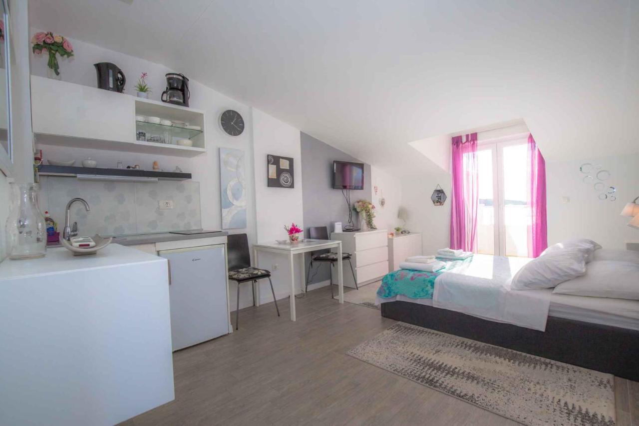 Apartments In Rogoznica 36019 Eksteriør billede