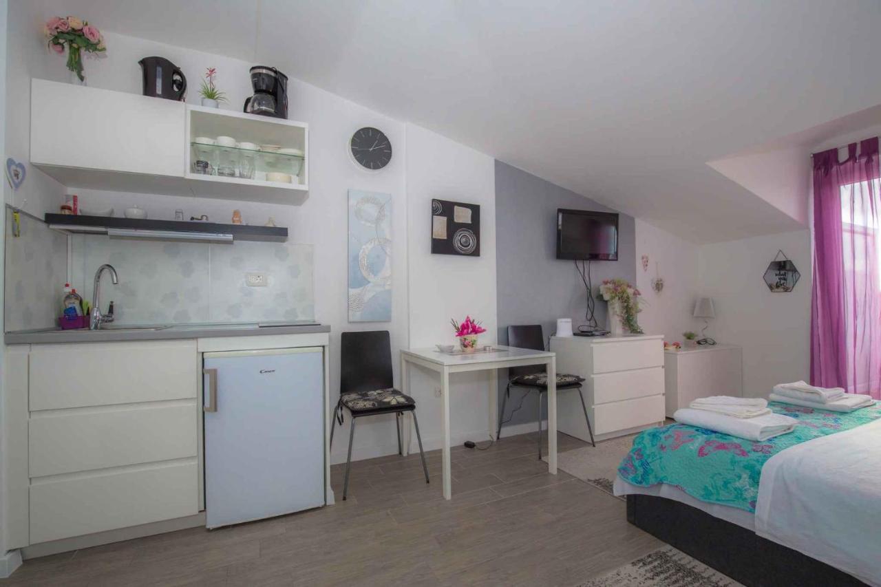 Apartments In Rogoznica 36019 Eksteriør billede